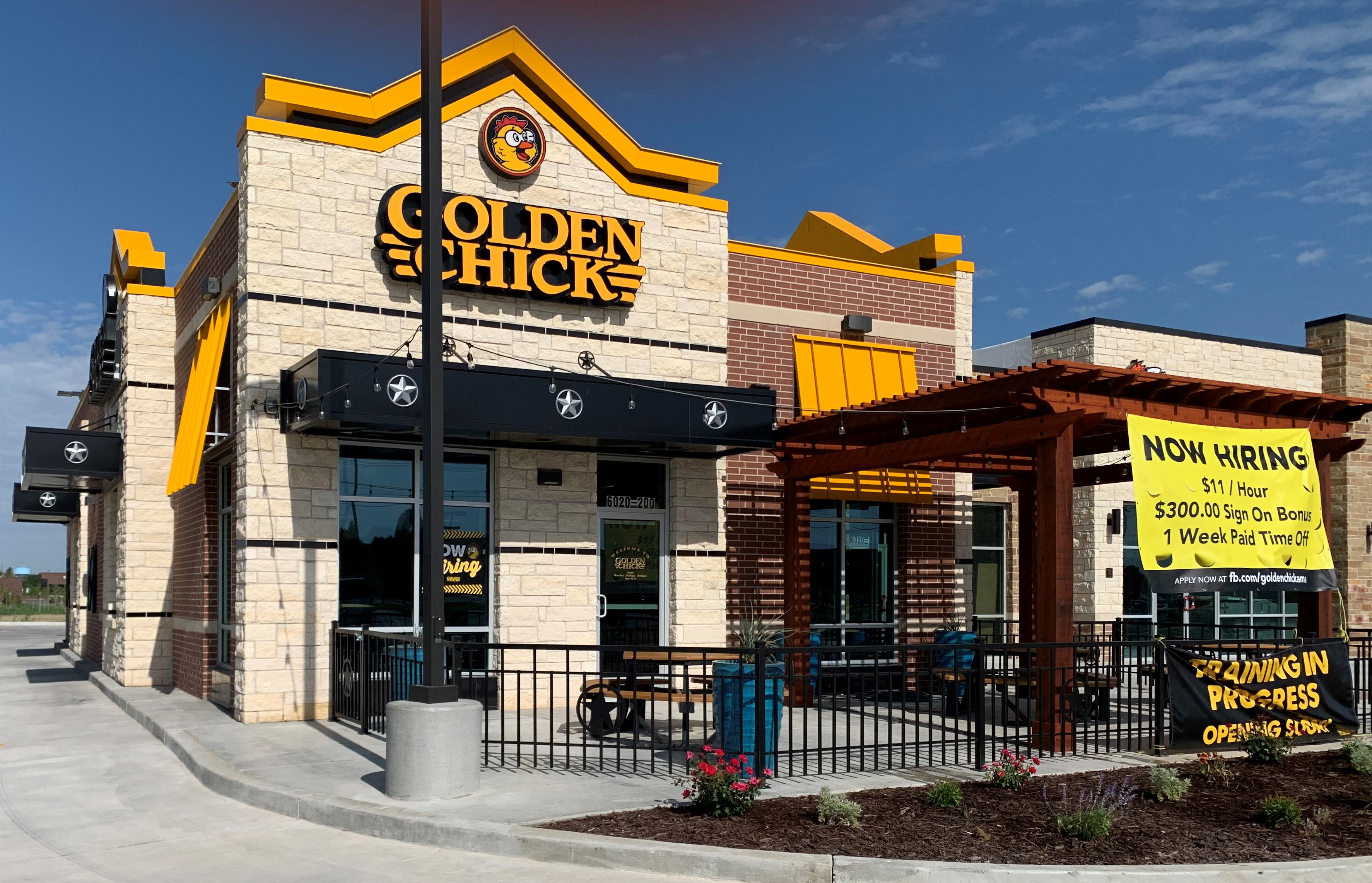 Golden Chick storefront.  Your local Golden Chick fast food restaurant in Amarillo, Texas