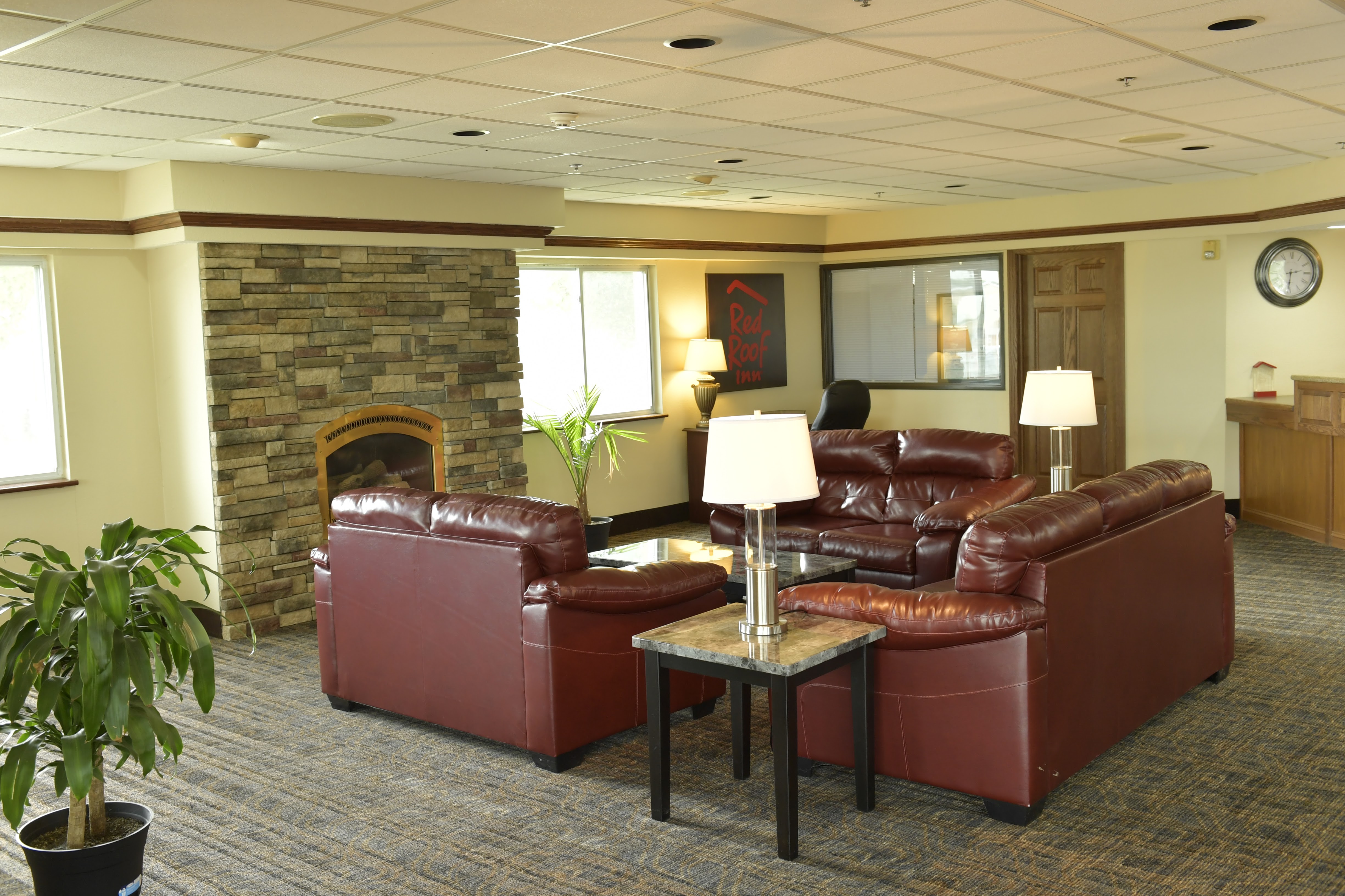 Red Roof Inn & Suites Lincoln Lincoln (402)477-1100