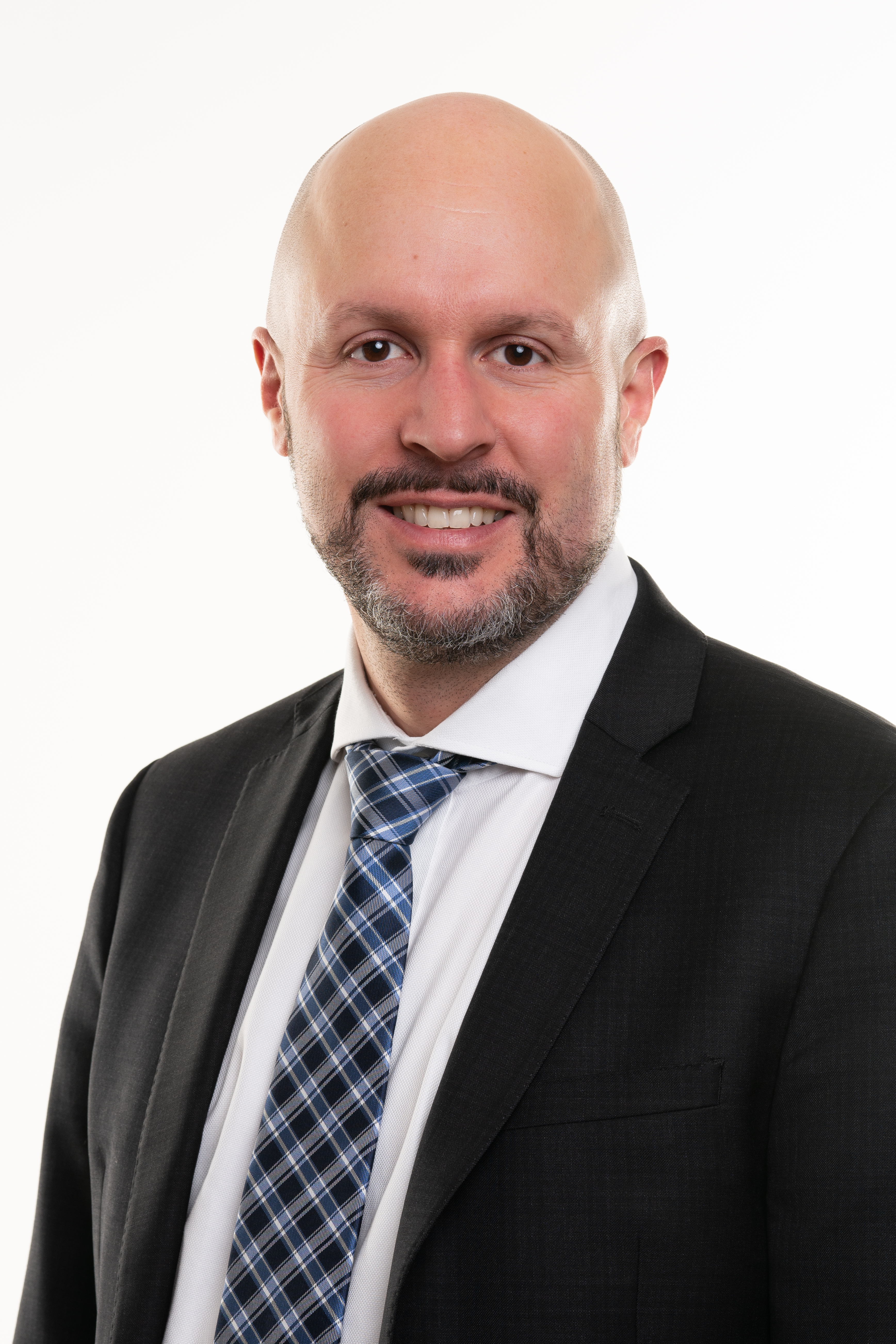   portrait image. Your local Financial Planner in Montreal, QC
