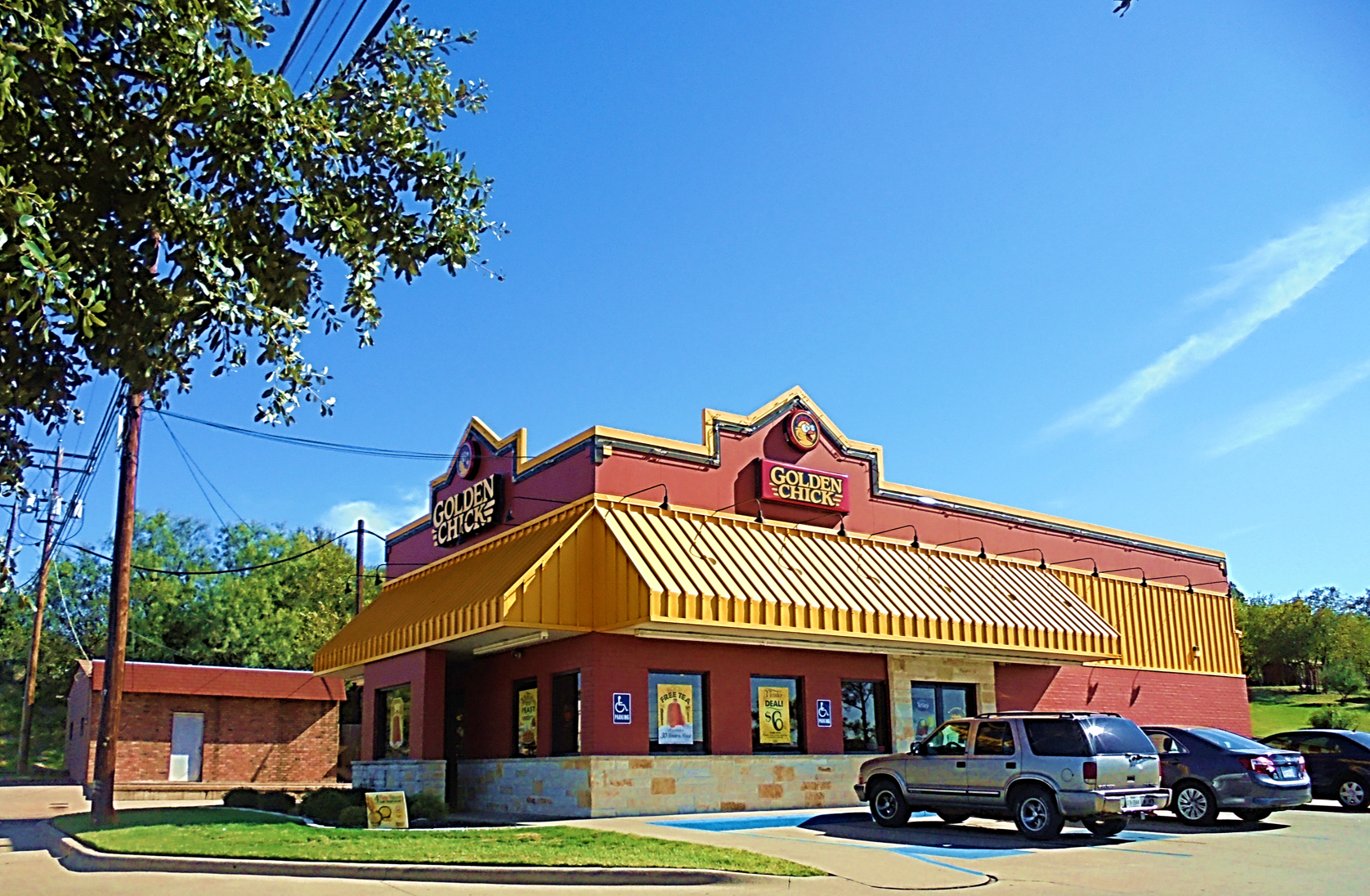 Golden Chick storefront.  Your local Golden Chick fast food restaurant in Wichita Falls, Texas