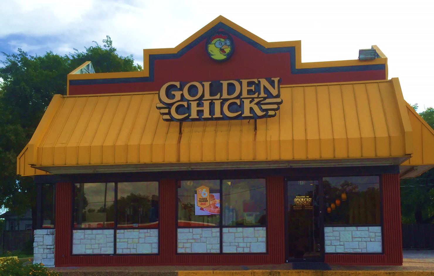 Golden Chick storefront.  Your local Golden Chick fast food restaurant in Lockhart, Texas