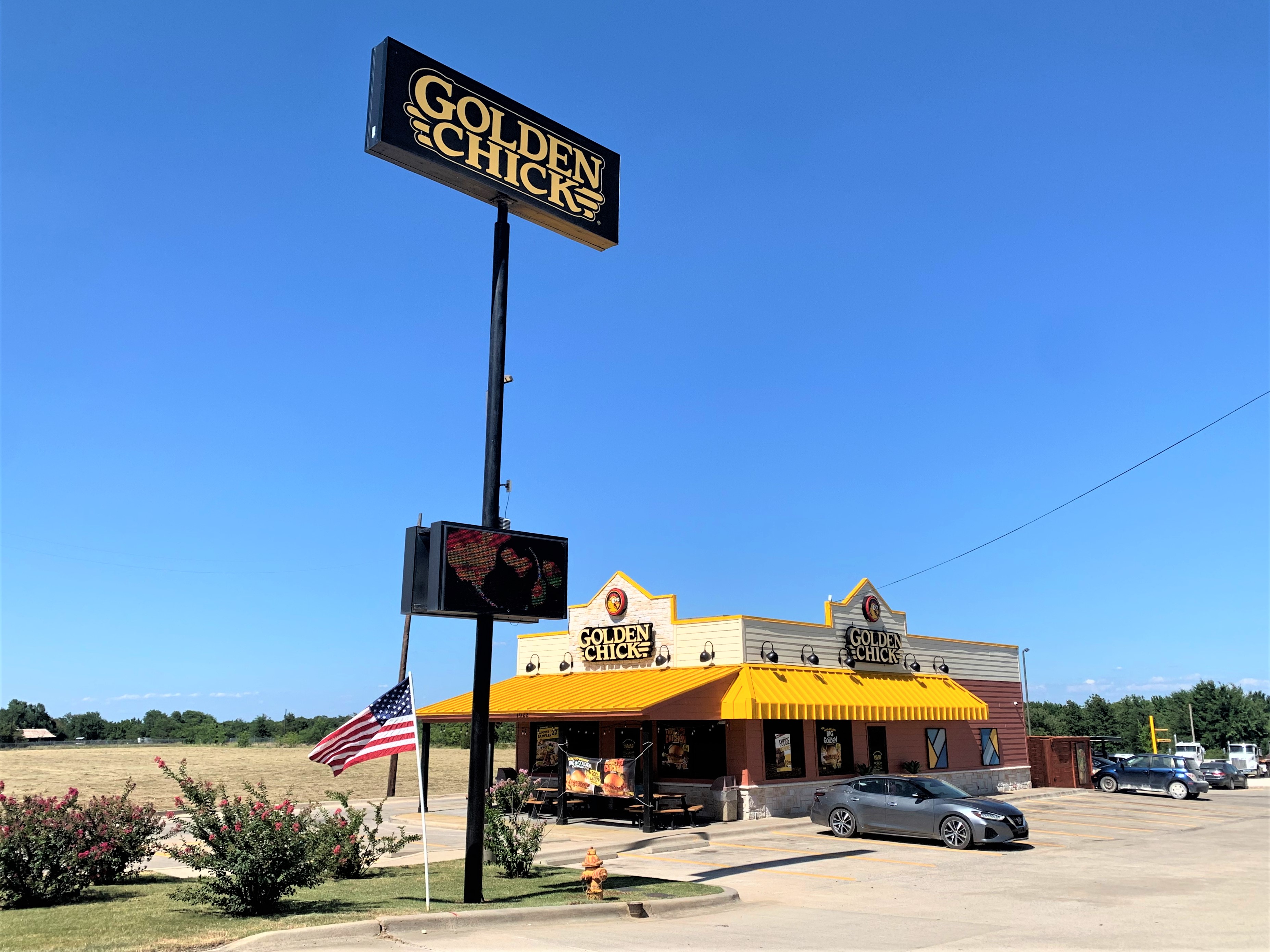 Golden Chick storefront.  Your local Golden Chick fast food restaurant in Whitesboro, Texas