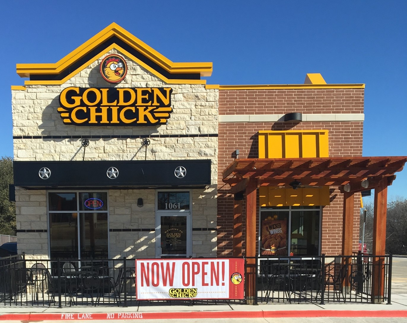 Golden Chick storefront.  Your local Golden Chick fast food restaurant in Midlothian, Texas