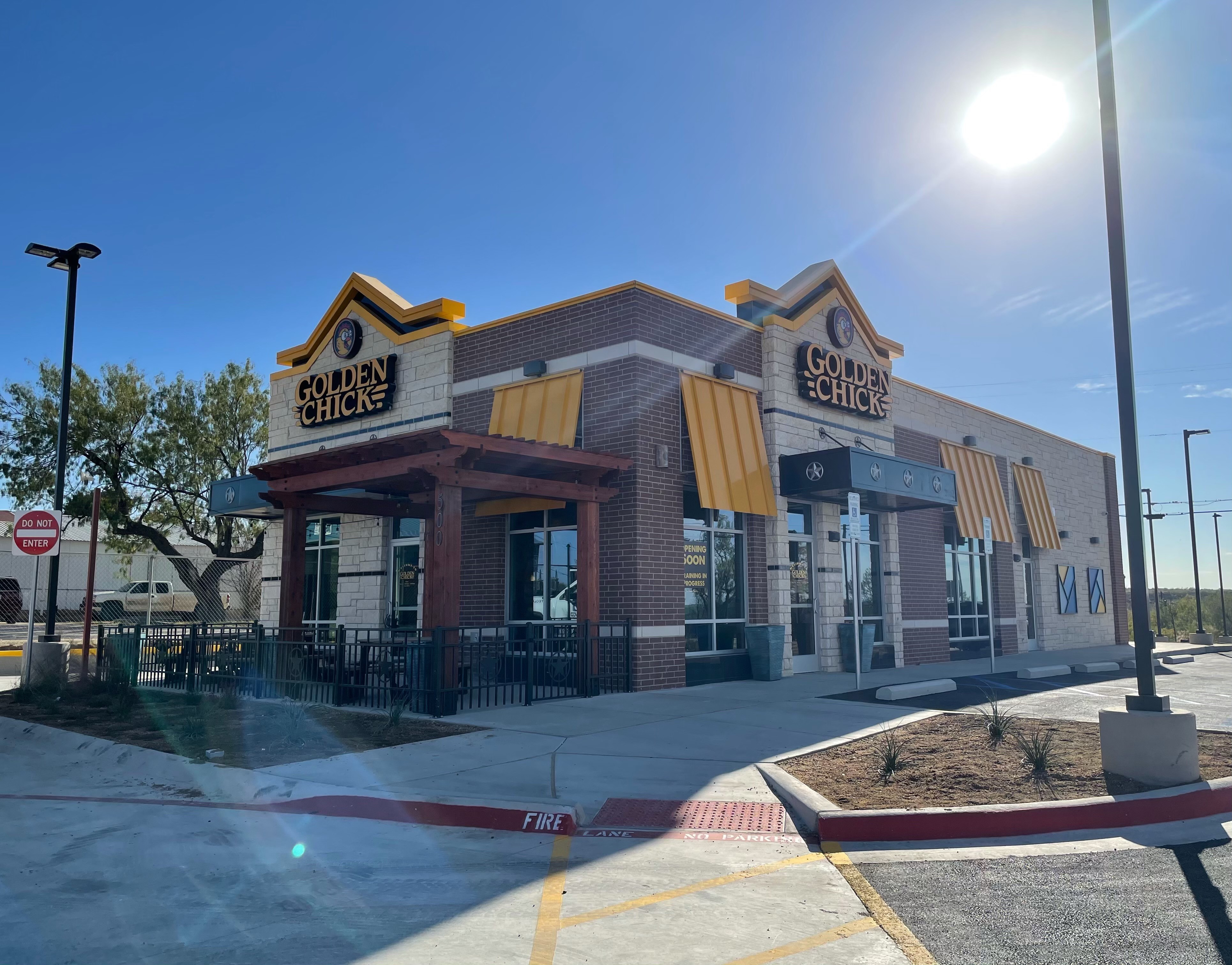 Golden Chick storefront.  Your local Golden Chick fast food restaurant in Big Spring, Texas