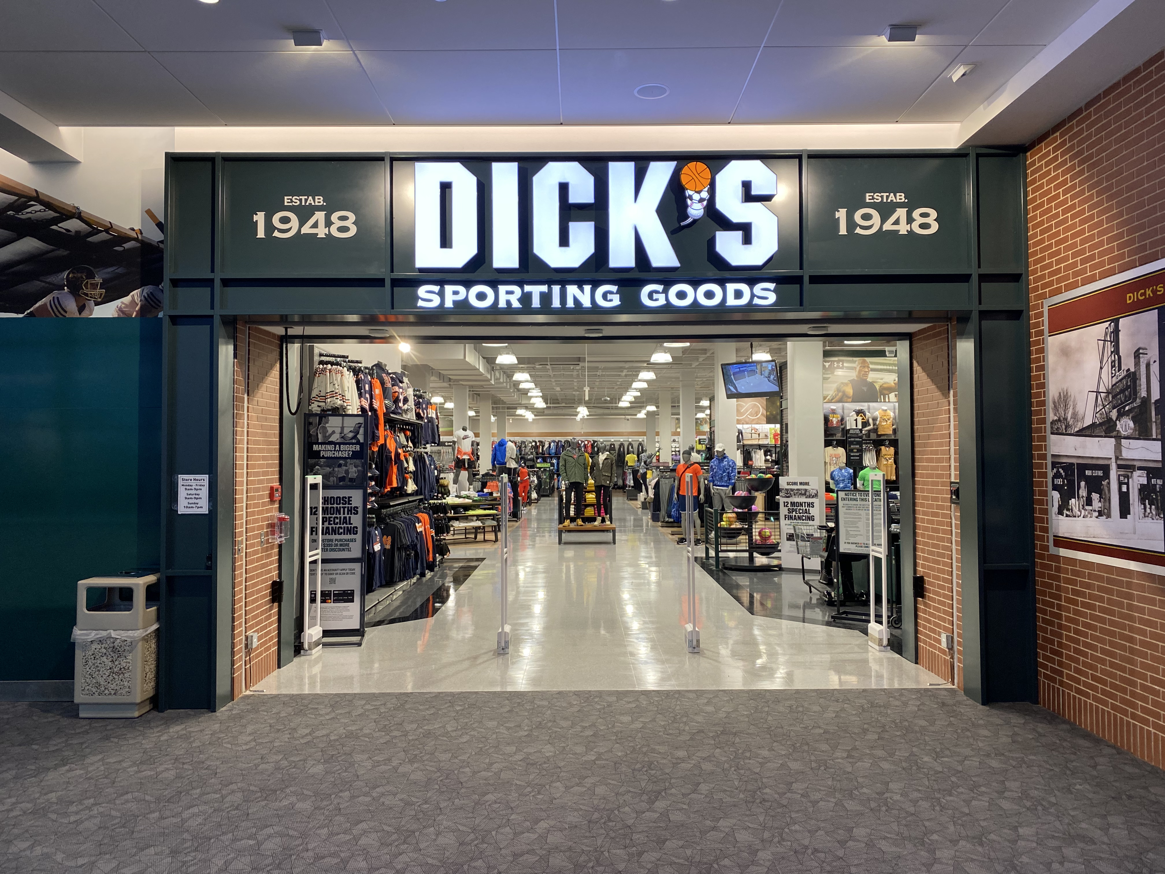 Store front of DICK'S Sporting Goods store in Norridge, IL