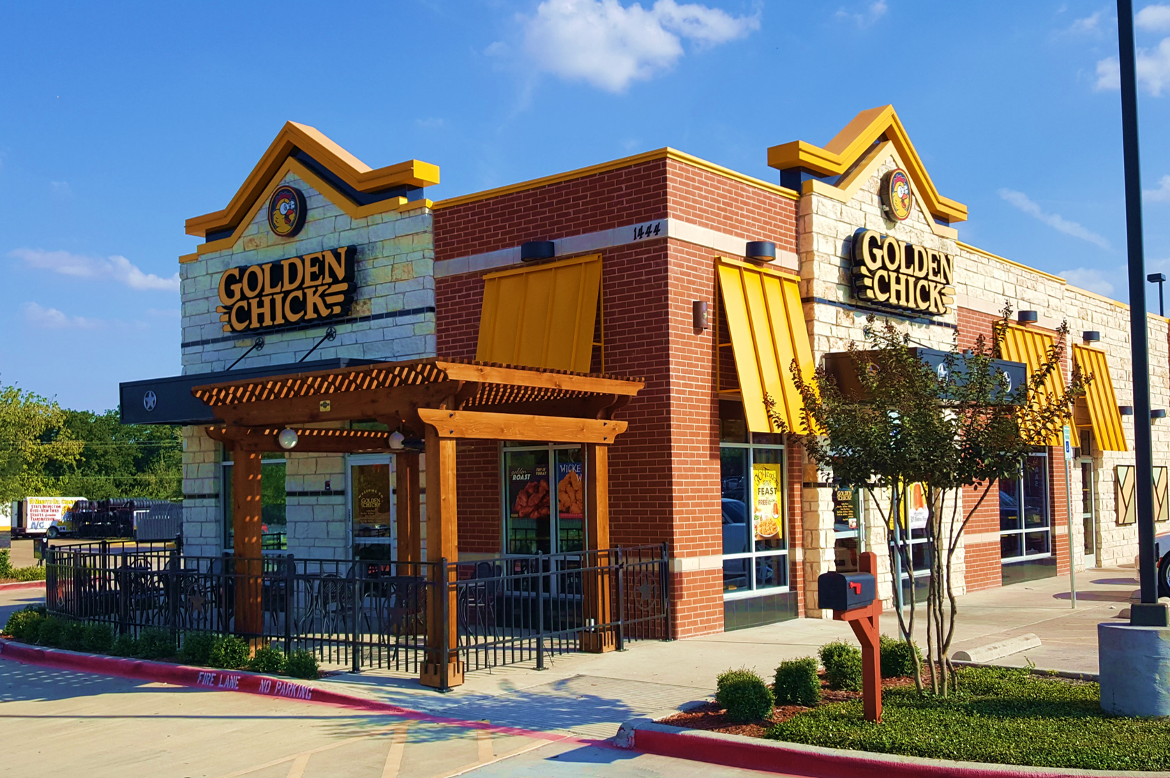 Golden Chick storefront.  Your local Golden Chick fast food restaurant in Lancaster, Texas