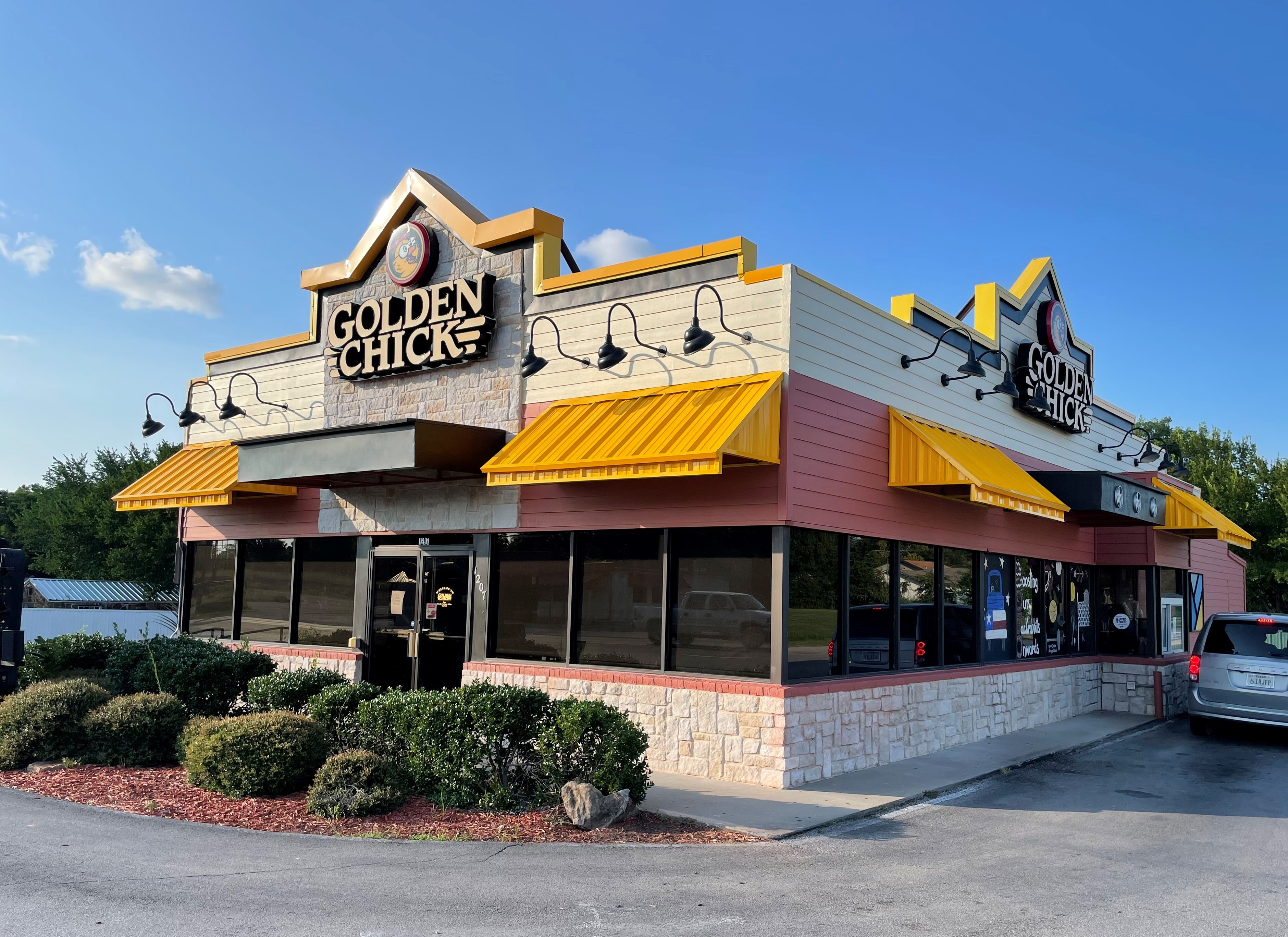 Golden Chick storefront.  Your local Golden Chick fast food restaurant in Bowie, Texas