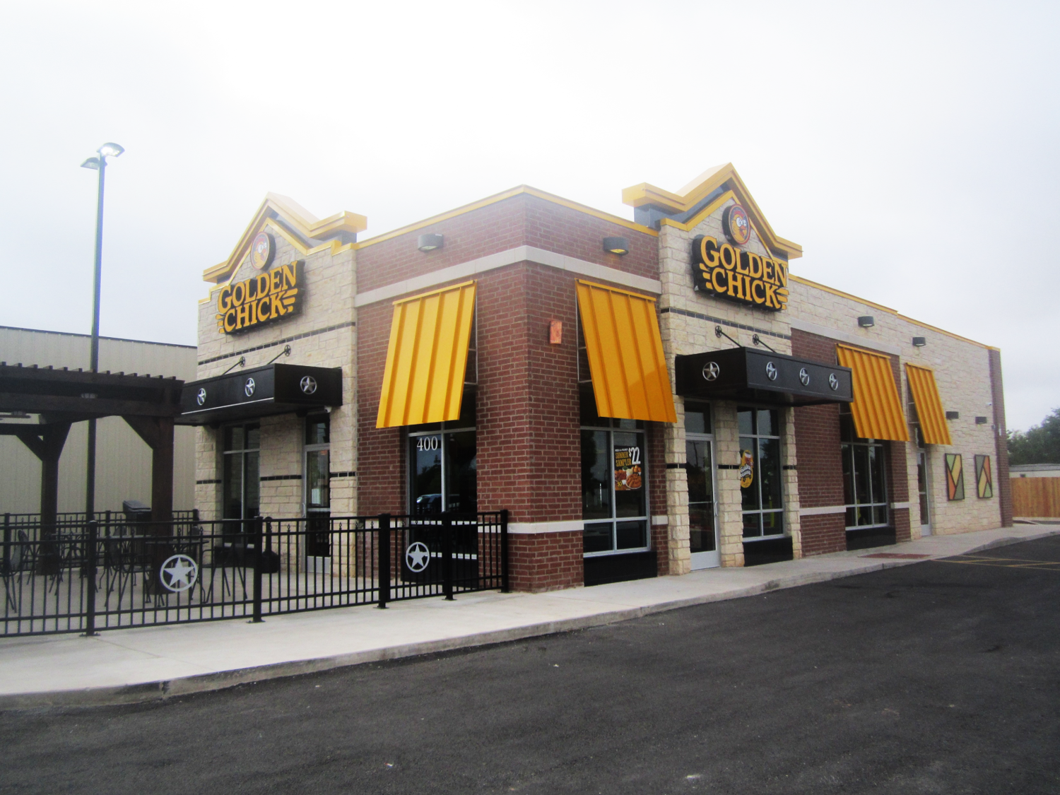 Golden Chick storefront.  Your local Golden Chick fast food restaurant in Midland, Texas