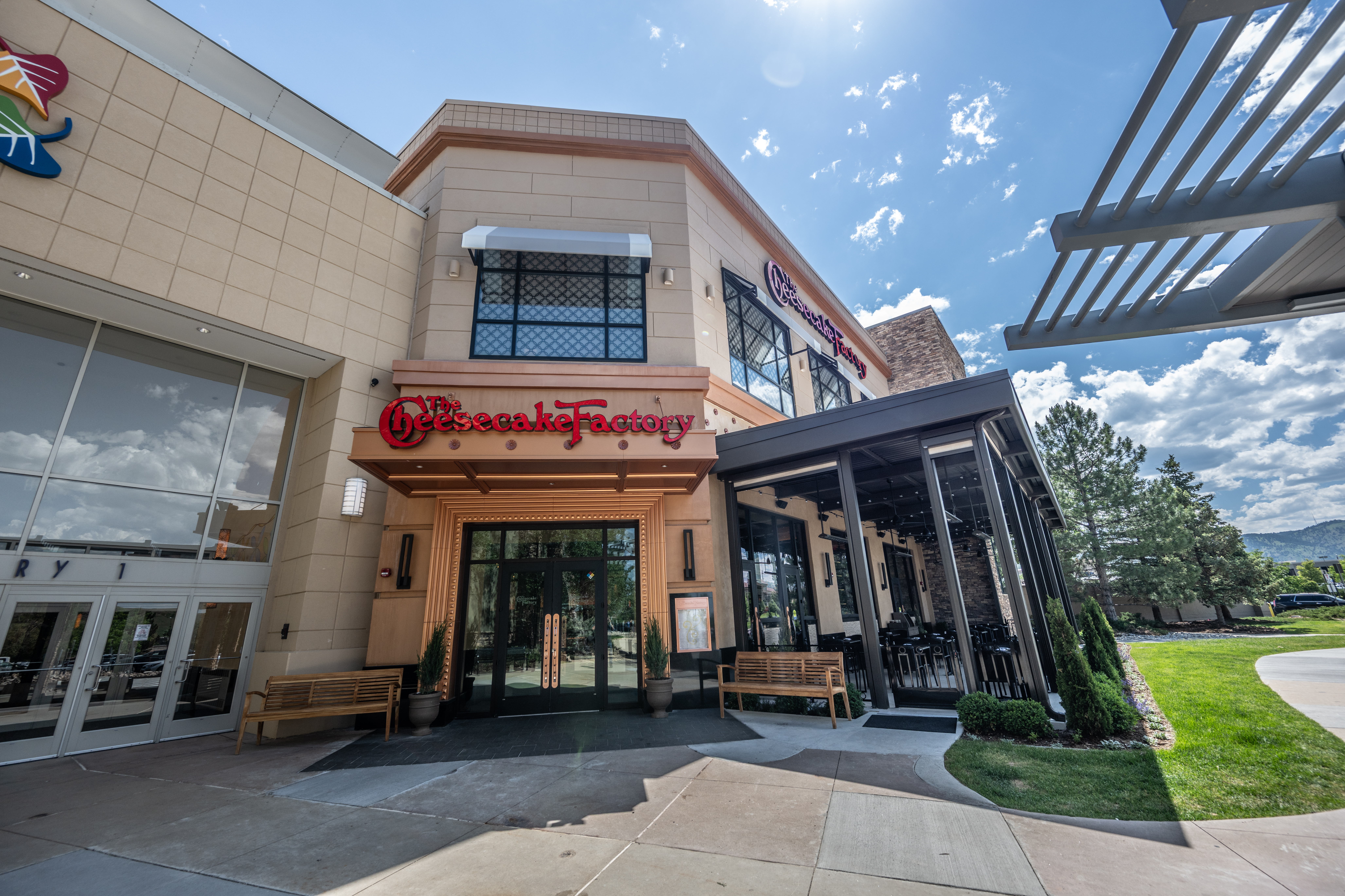 The Cheesecake Factory location in Lakewood, CO store image six