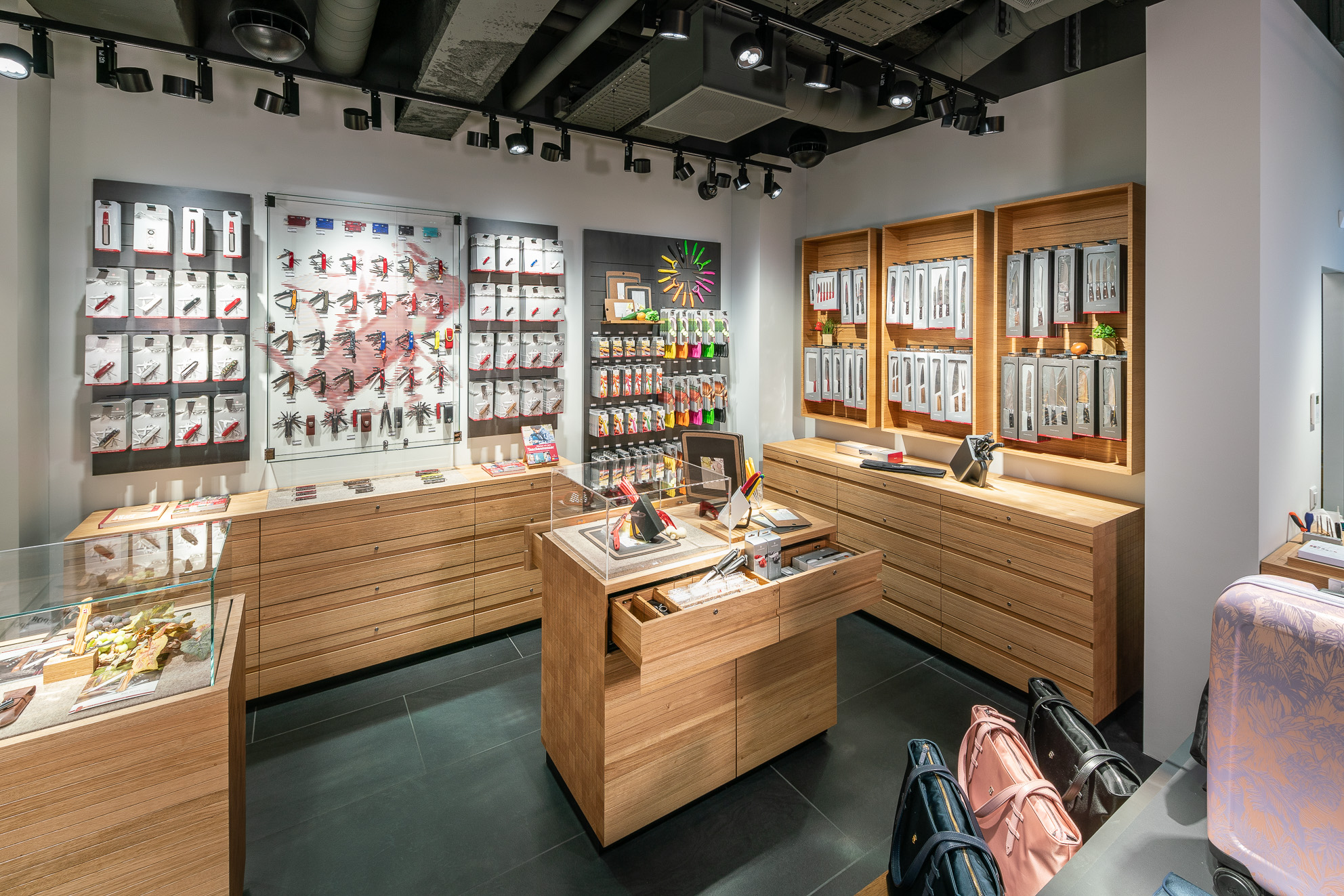 Victorinox store in Würenlos, Würenlos | VSW-SRAW