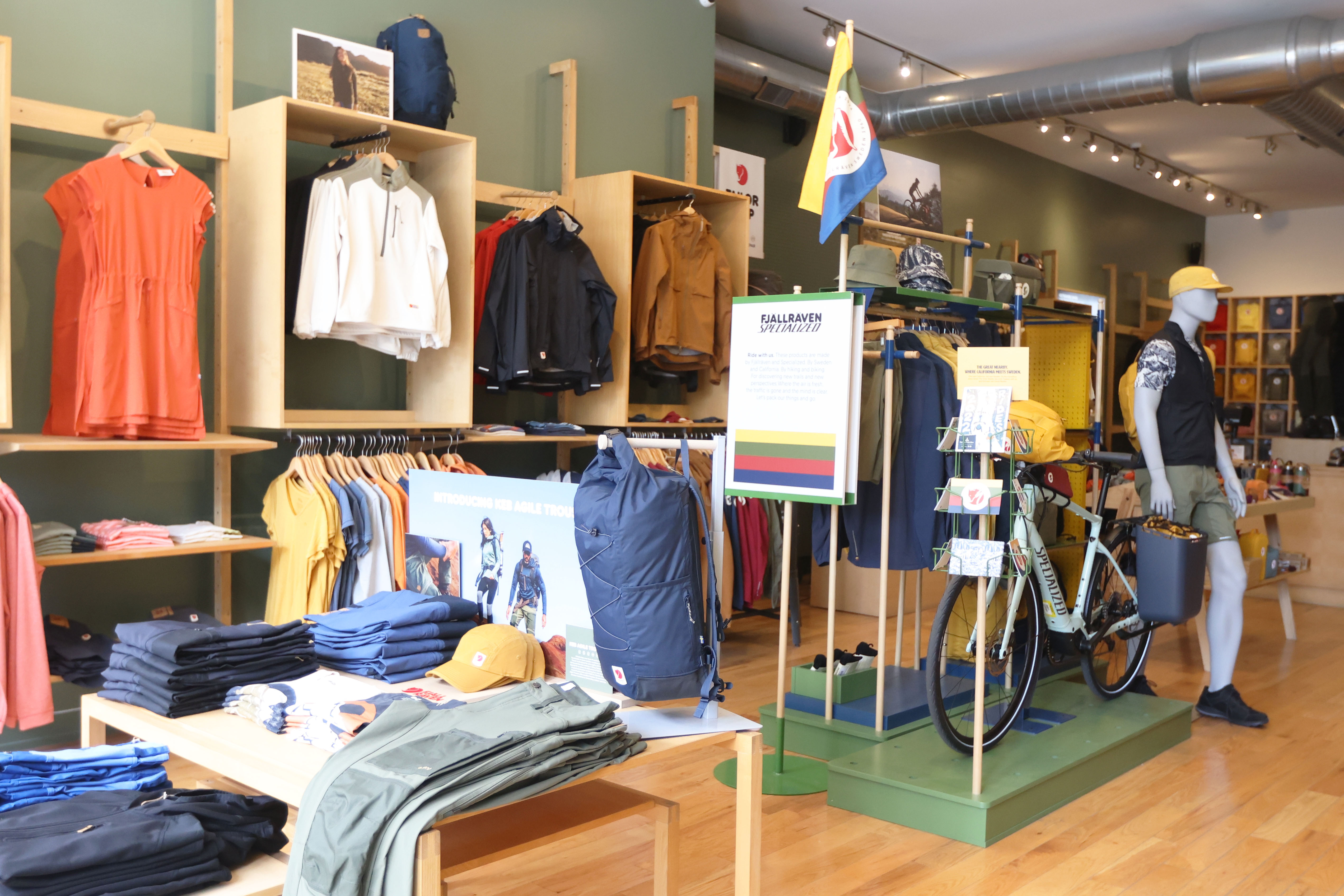 selecteer prototype Sophie Fjällräven Chicago - Outdoor, Mountain, and Hiking Clothing Store in  Chicago, United States
