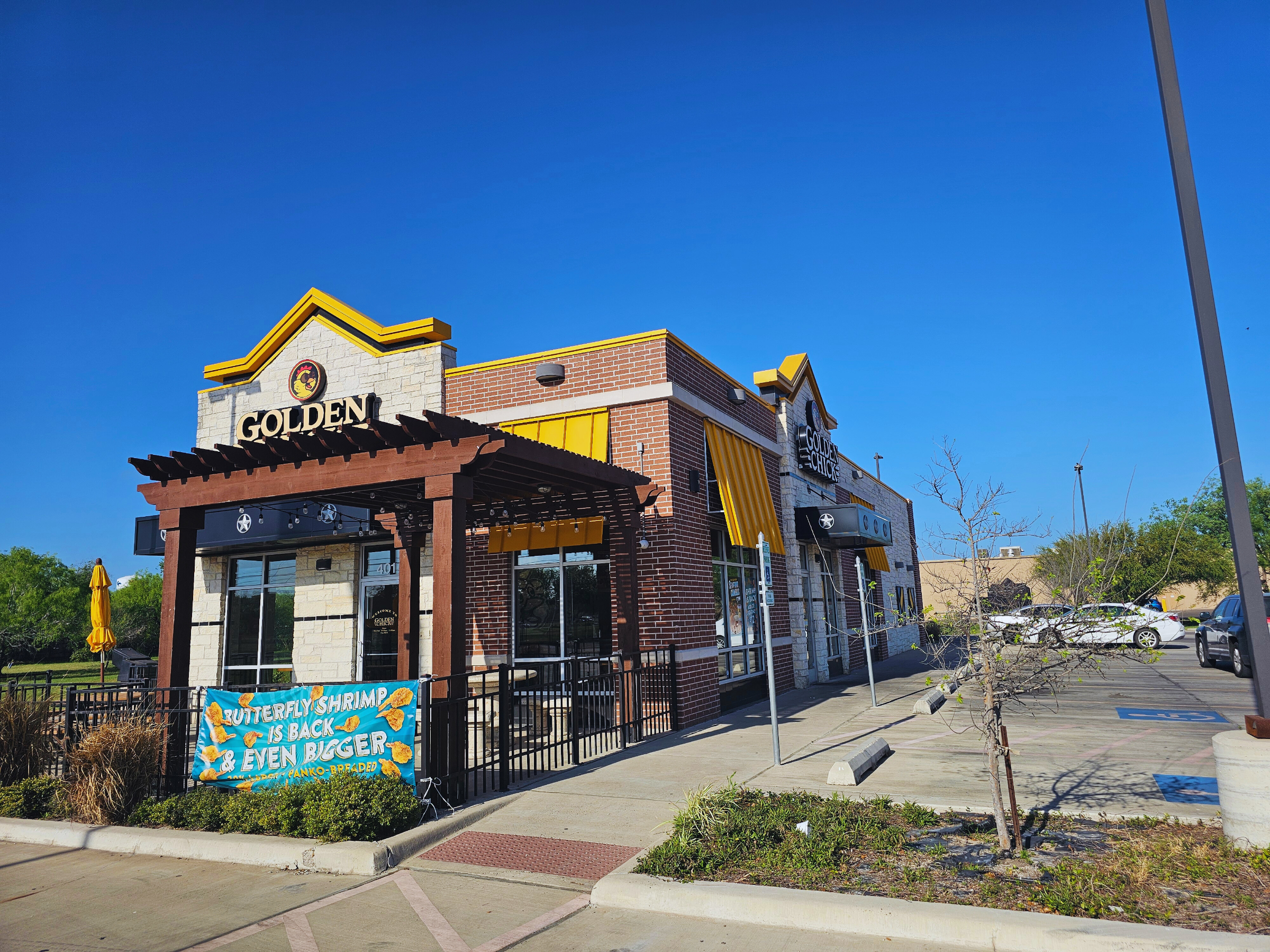 Golden Chick storefront.  Your local Golden Chick fast food restaurant in Edinburg, Texas