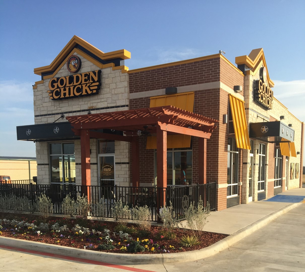 Golden Chick storefront.  Your local Golden Chick fast food restaurant in Ovilla, Texas