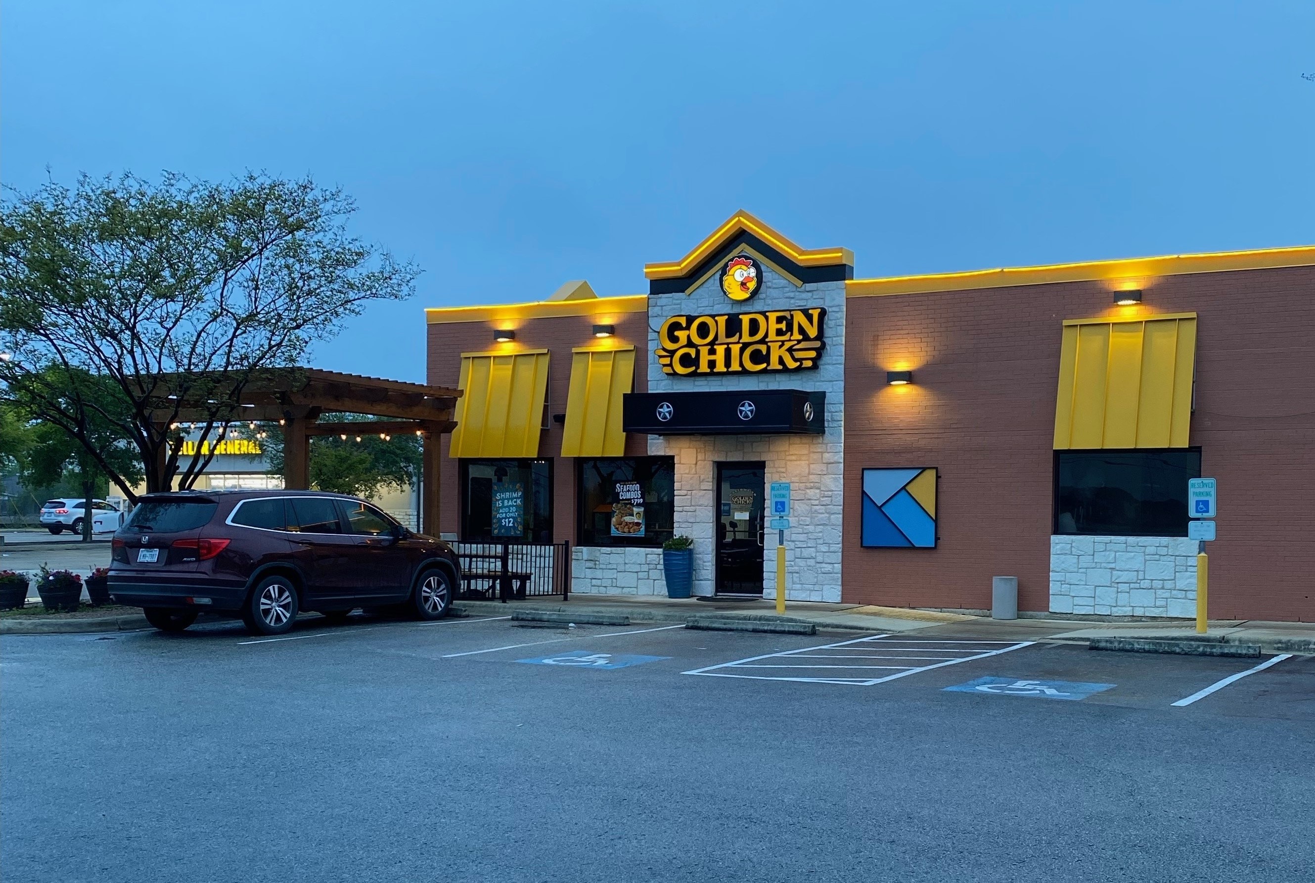Golden Chick storefront.  Your local Golden Chick fast food restaurant in Kyle, Texas