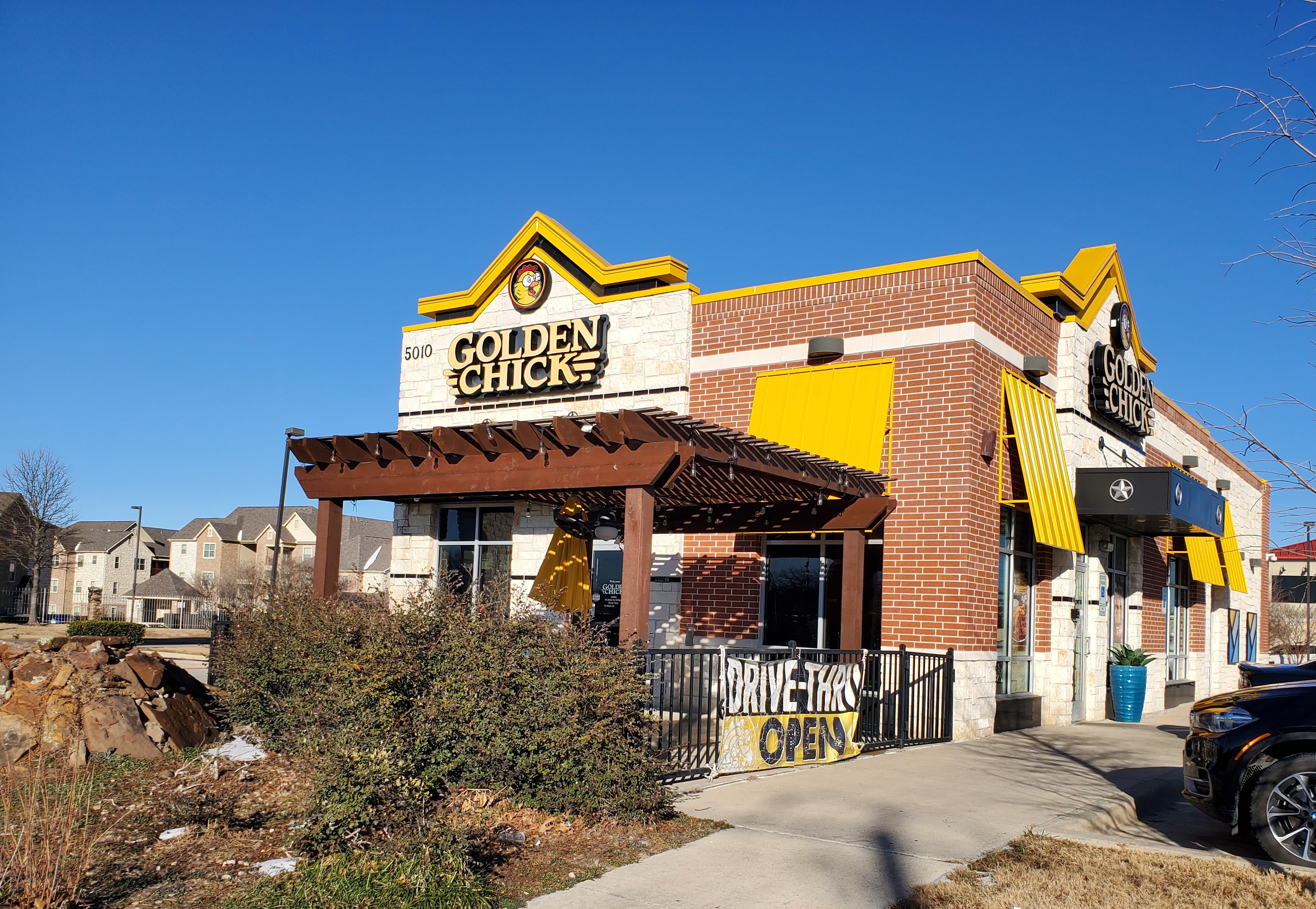 Golden Chick storefront.  Your local Golden Chick fast food restaurant in Grand Prairie, Texas