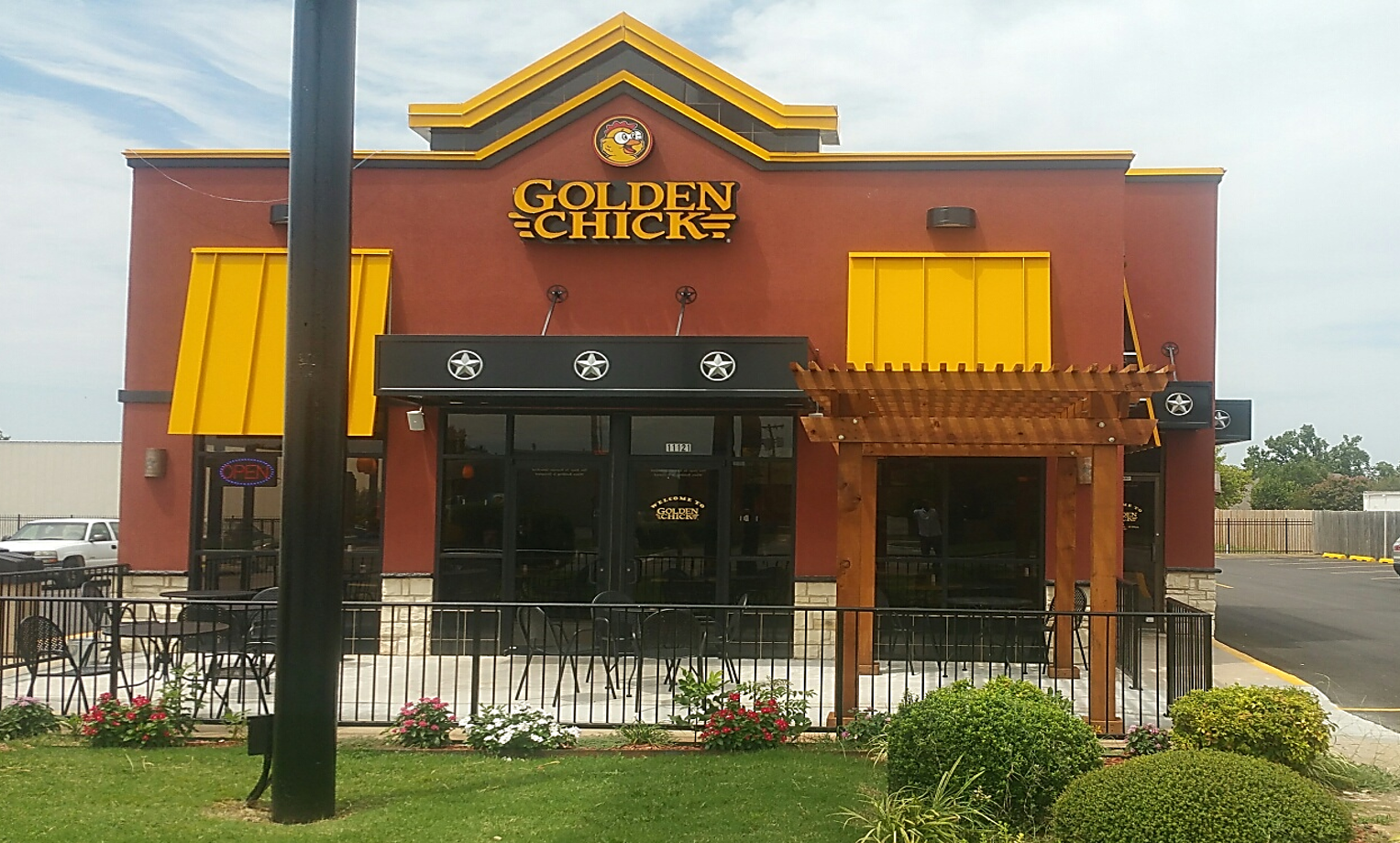 Golden Chick storefront.  Your local Golden Chick fast food restaurant in Oklahoma City, Oklahoma