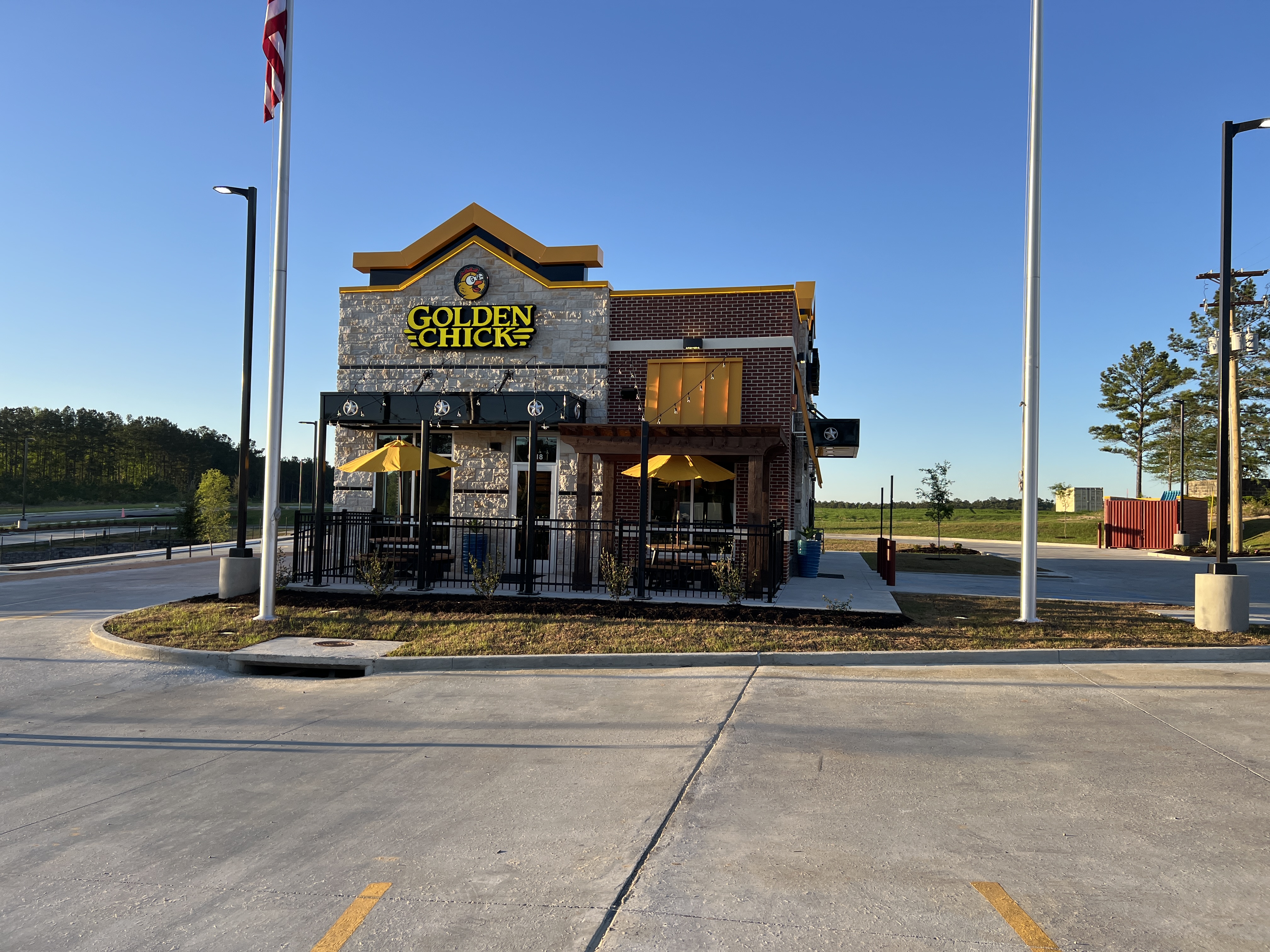 Golden Chick storefront.  Your local Golden Chick fast food restaurant in Hattiesburg, Mississippi