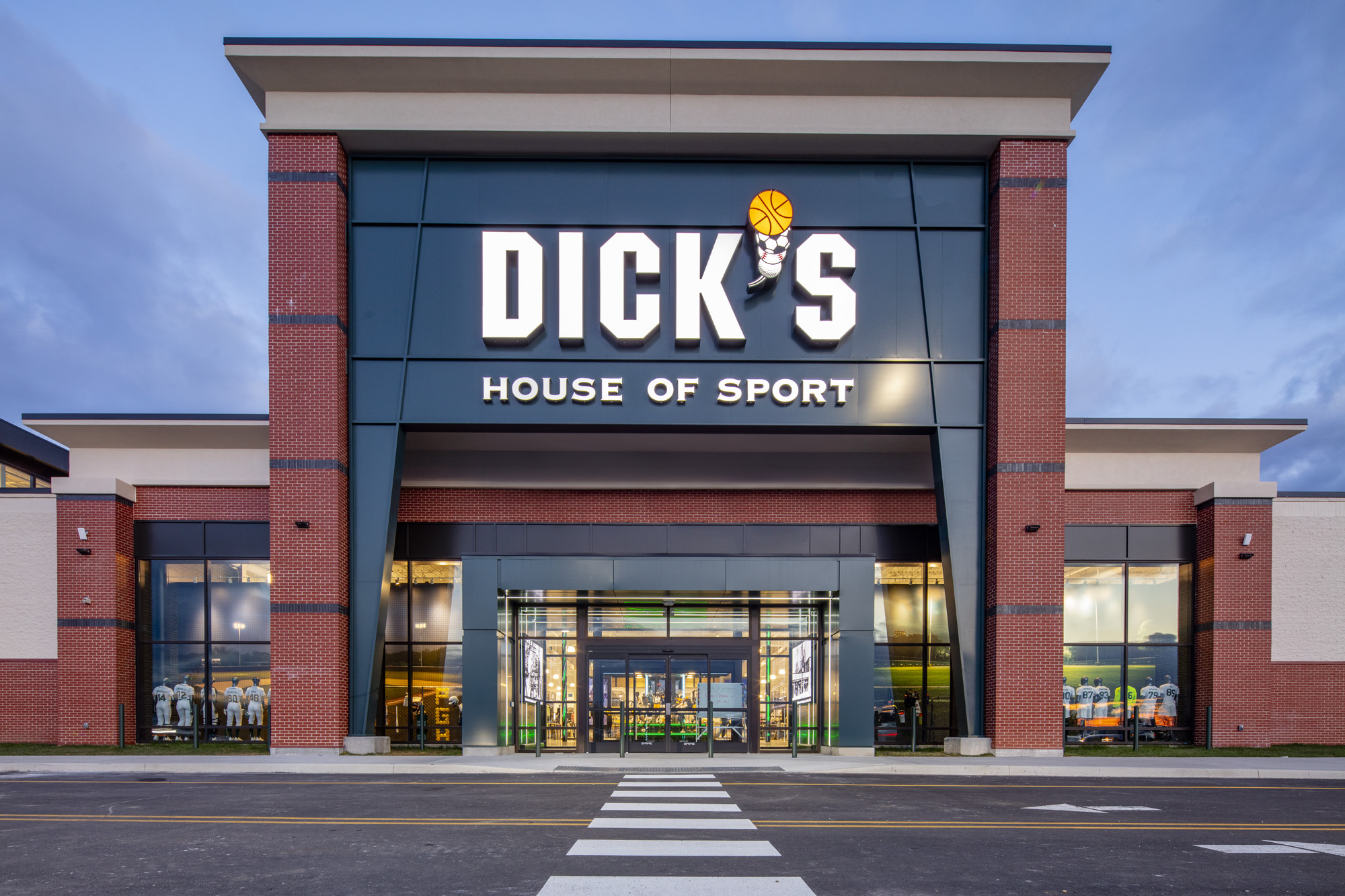 Store front of DICK's Sporting Goods store in Pittsburgh, PA