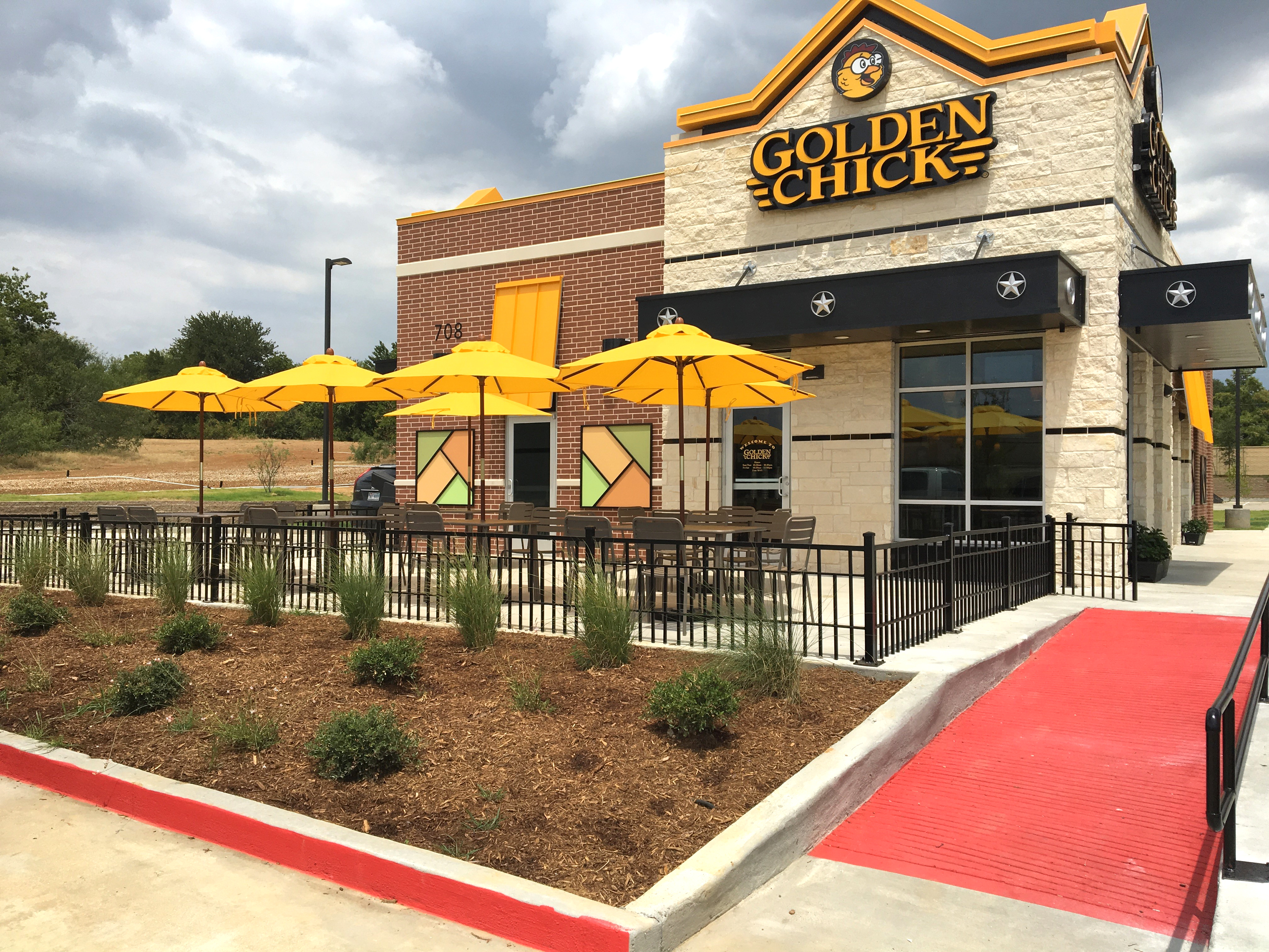 Golden Chick storefront.  Your local Golden Chick fast food restaurant in Euless, Texas