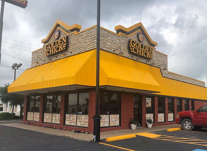 Golden Chick storefront.  Your local Golden Chick fast food restaurant in Beeville, Texas