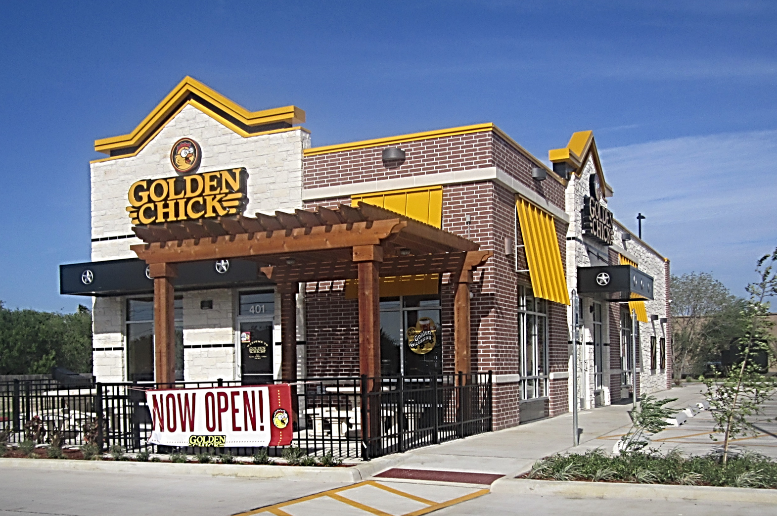 Golden Chick storefront.  Your local Golden Chick fast food restaurant in Edinburg, Texas