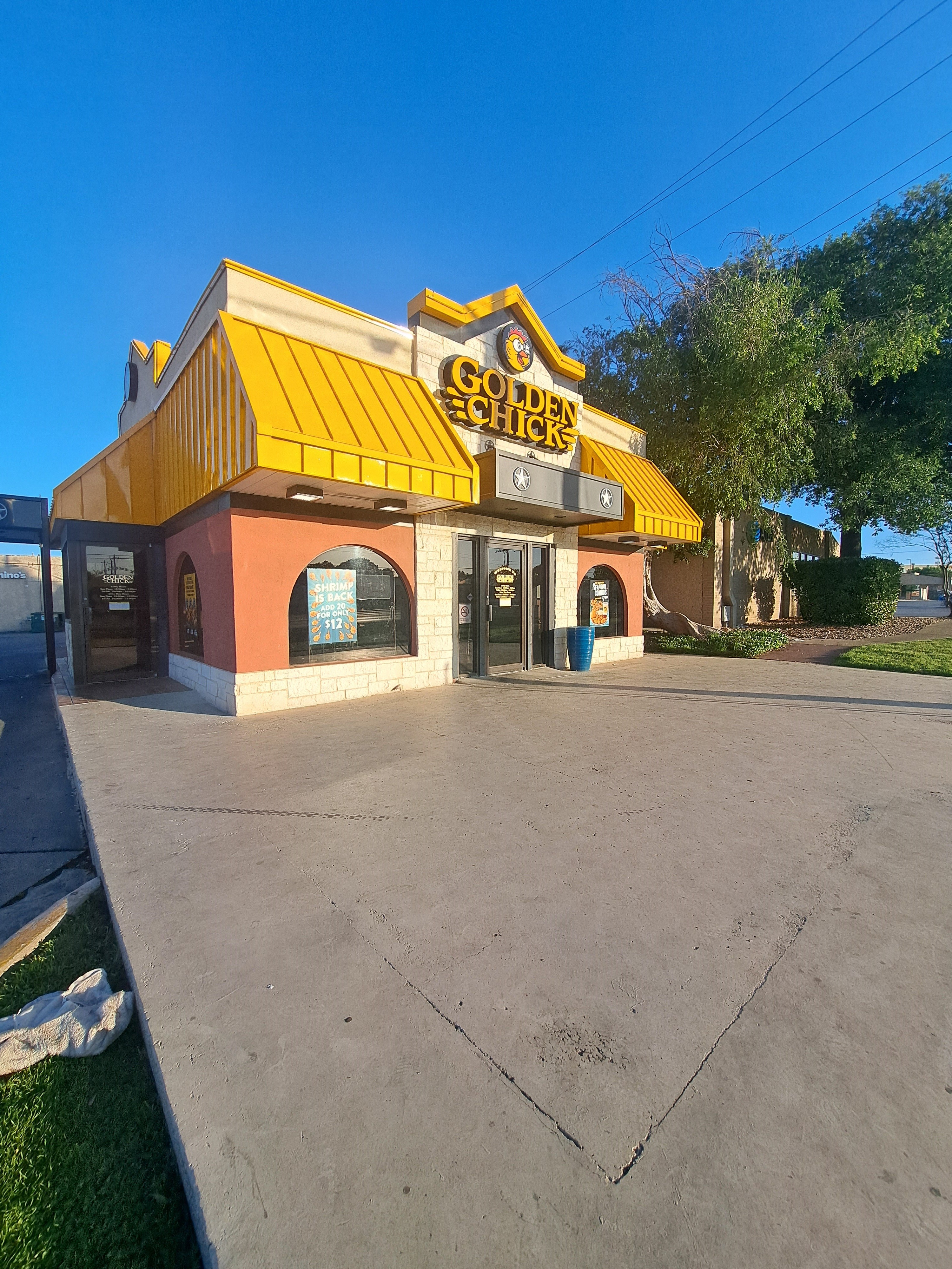 Golden Chick storefront.  Your local Golden Chick fast food restaurant in Austin, Texas