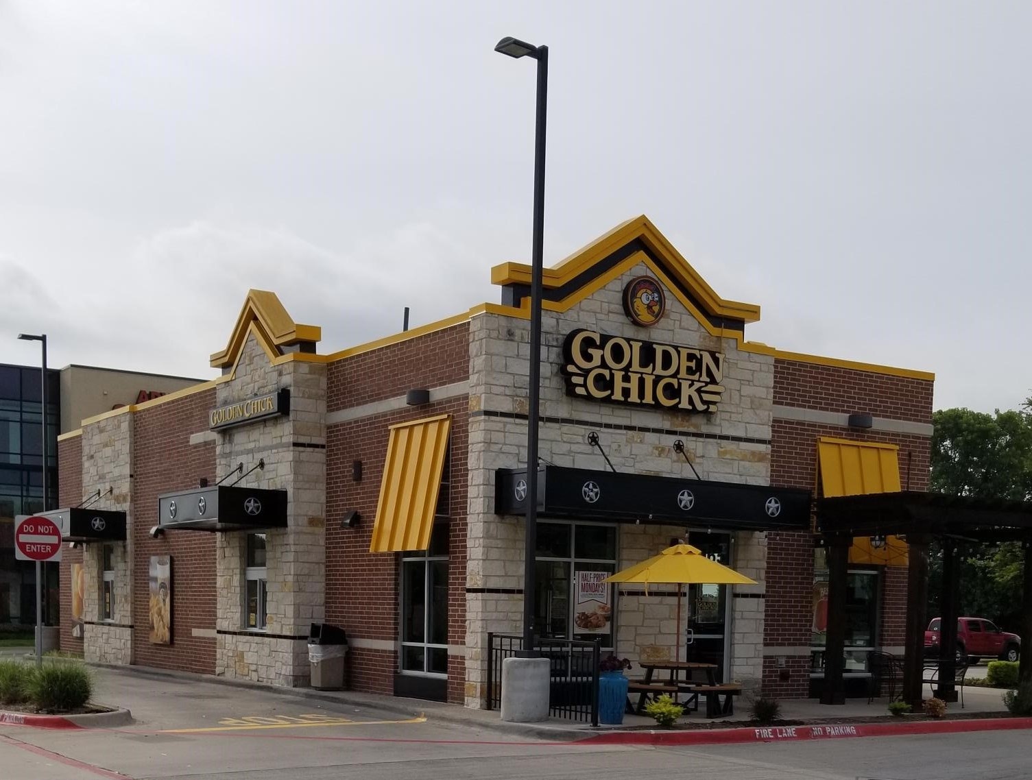 Golden Chick storefront.  Your local Golden Chick fast food restaurant in McKinney, Texas
